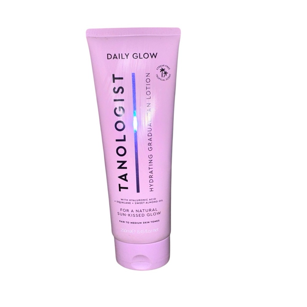 Daily Glow Hydrating Gradual Tan Lotion(Med/Dark)